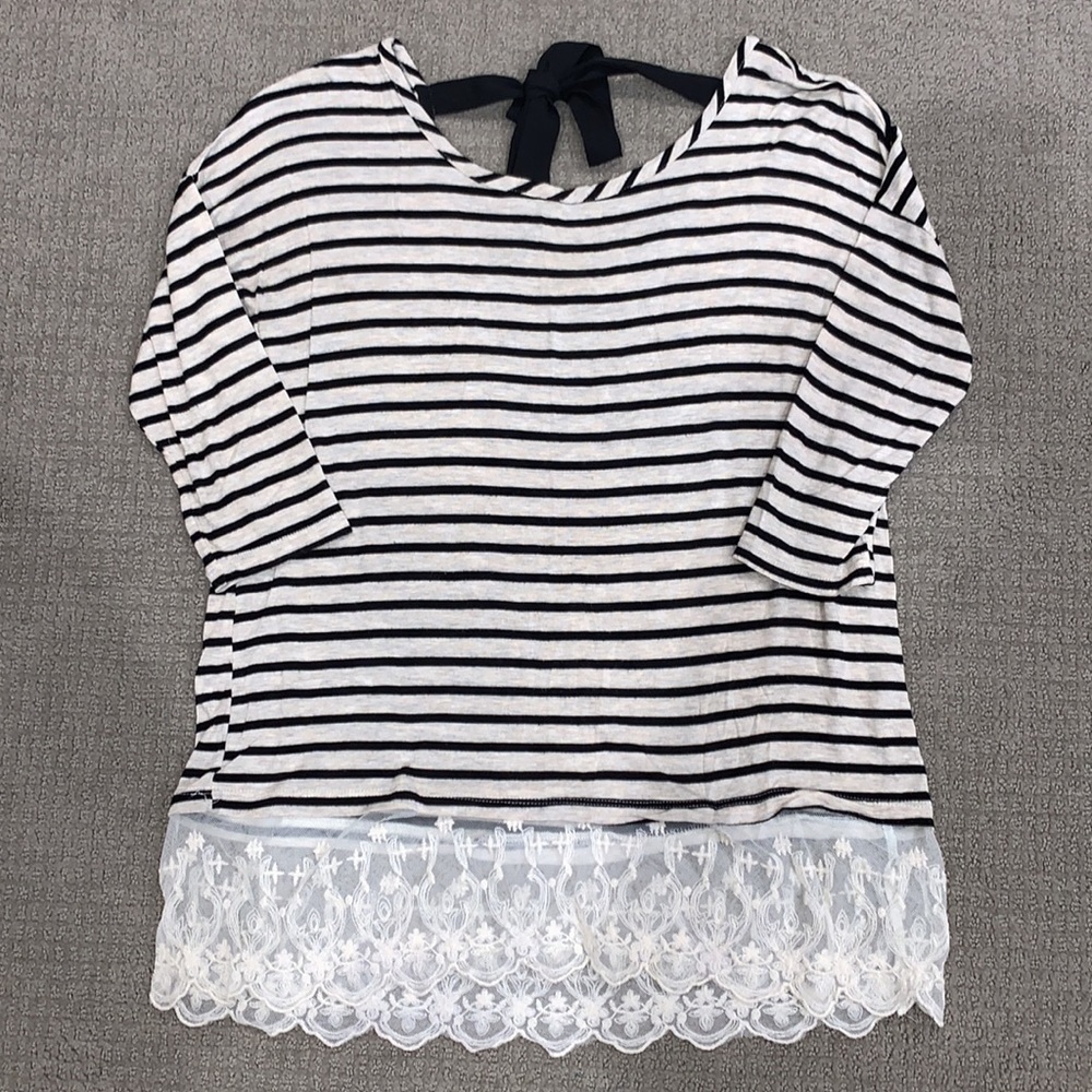 A Pea In The Pod Stripe Bow Back WLace Hem Top